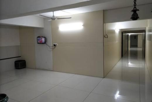 Night Halt Dormitory Ahmedabad Exterior photo