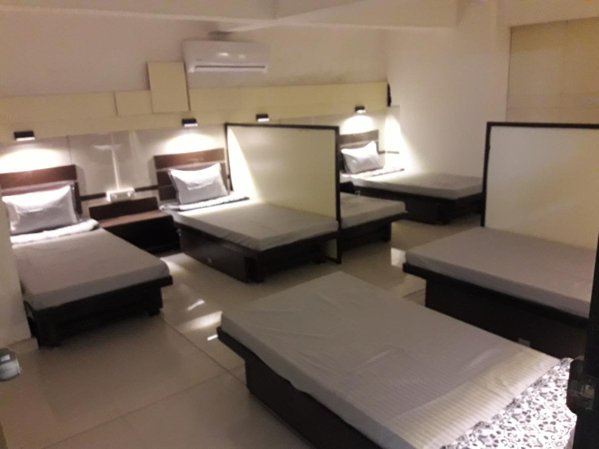 Night Halt Dormitory Ahmedabad Exterior photo