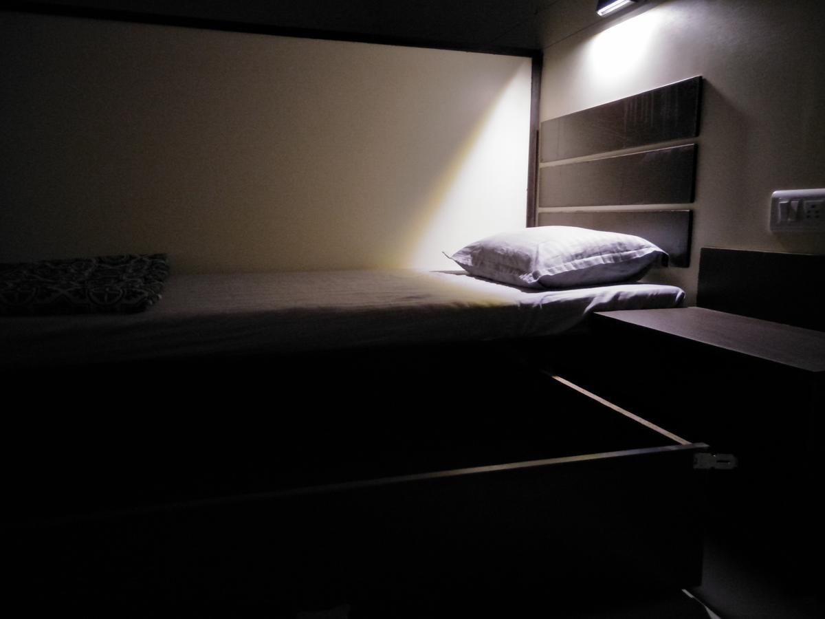 Night Halt Dormitory Ahmedabad Exterior photo