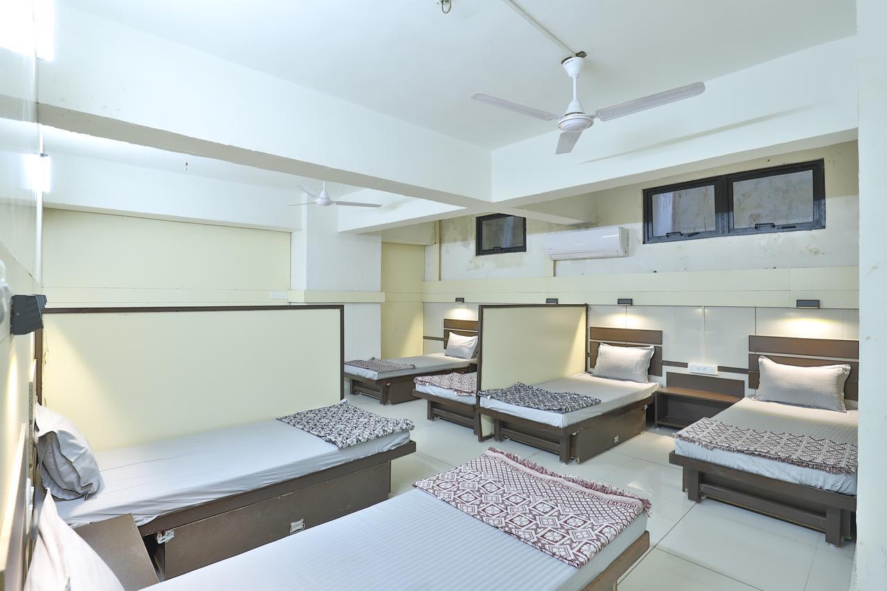 Night Halt Dormitory Hostel Ahmedabad Exterior photo