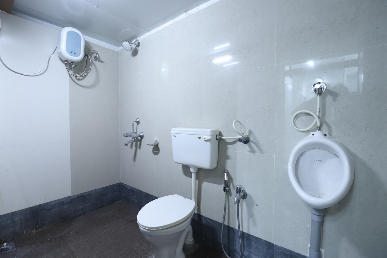 Night Halt Dormitory Ahmedabad Exterior photo