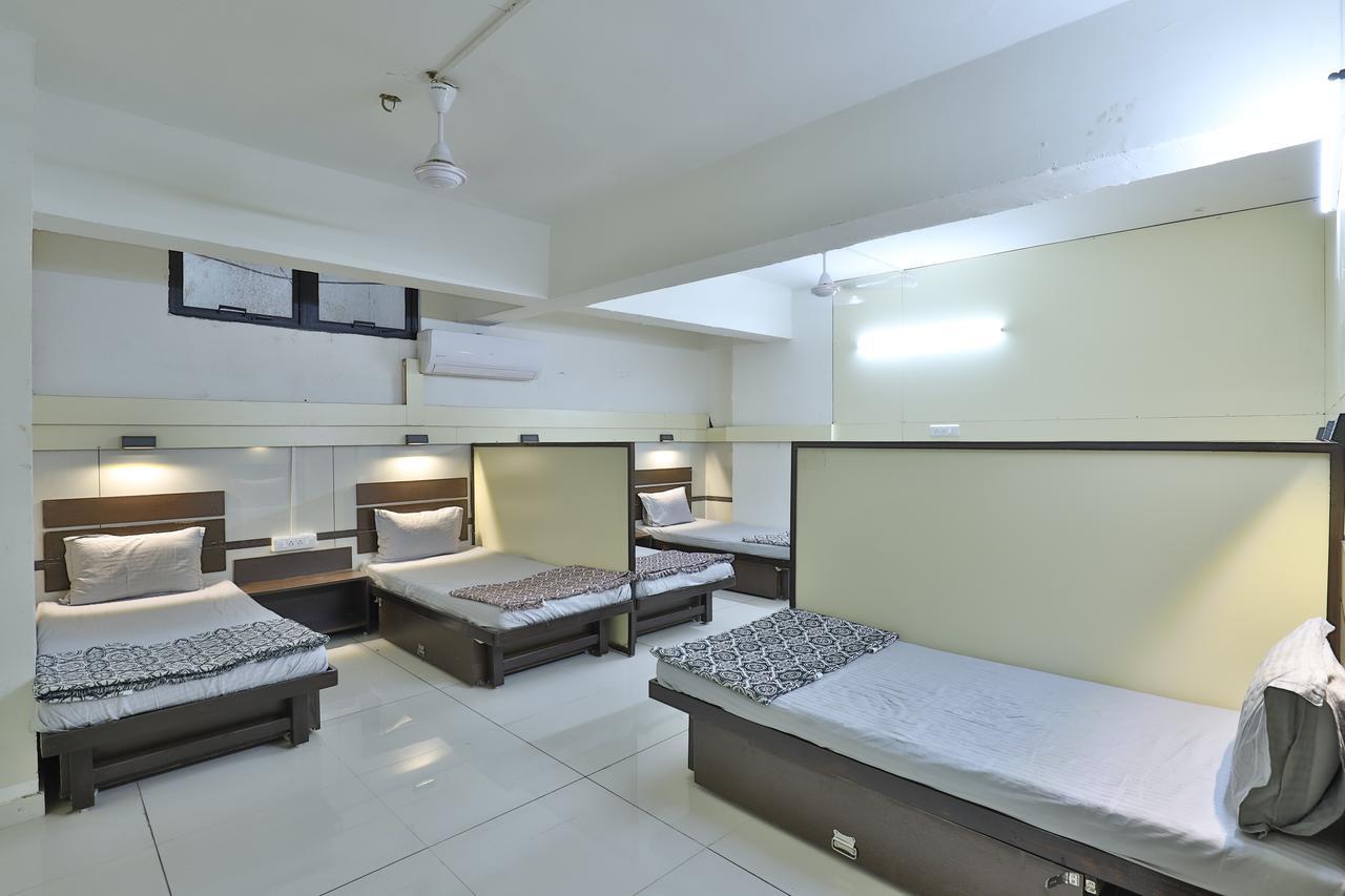 Night Halt Dormitory Ahmedabad Exterior photo