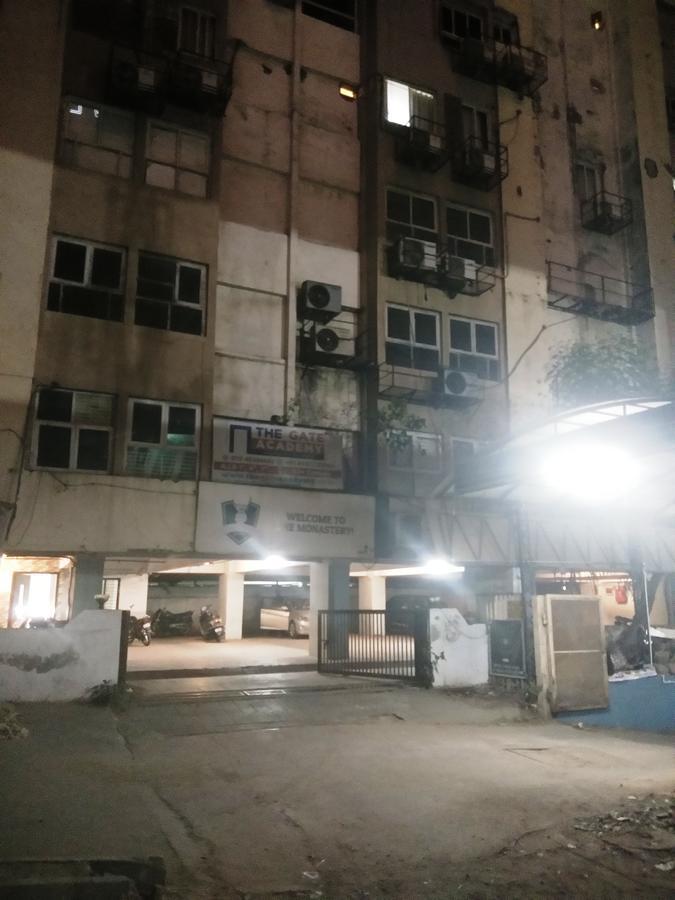 Night Halt Dormitory Hostel Ahmedabad Exterior photo